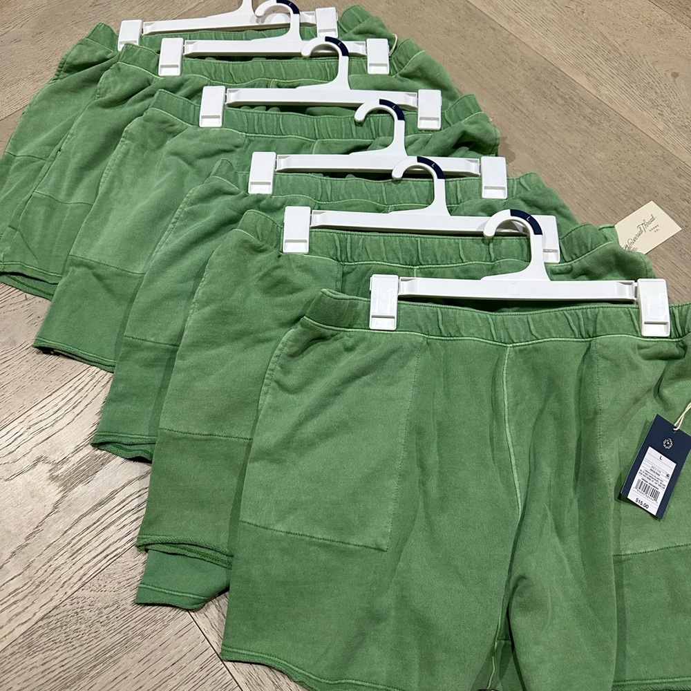 Universal Threads Target Green shorts with pockets